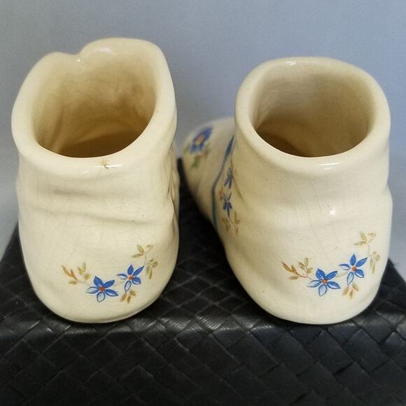 Vintage Hand Painted Ceramic Baby Shoes Planter Vase Blue Flowers Nursery Decor - Picture 4 of 6